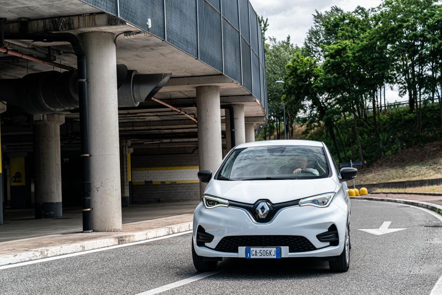  Renault Zoe Van 2020 года  (фото 3 из 26)